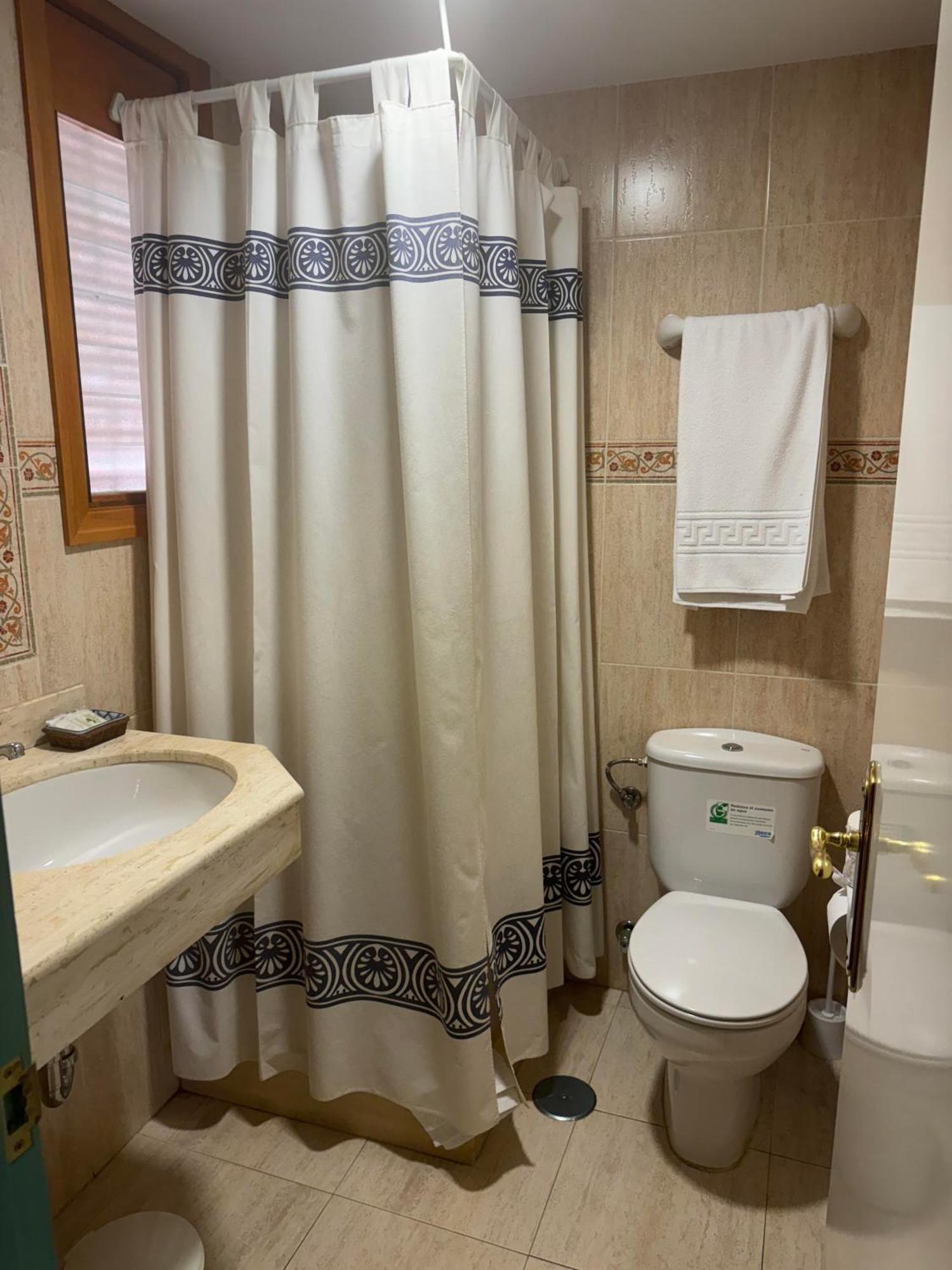 Hostal Joaquin Las Ventas con Pena Aguilera Luaran gambar