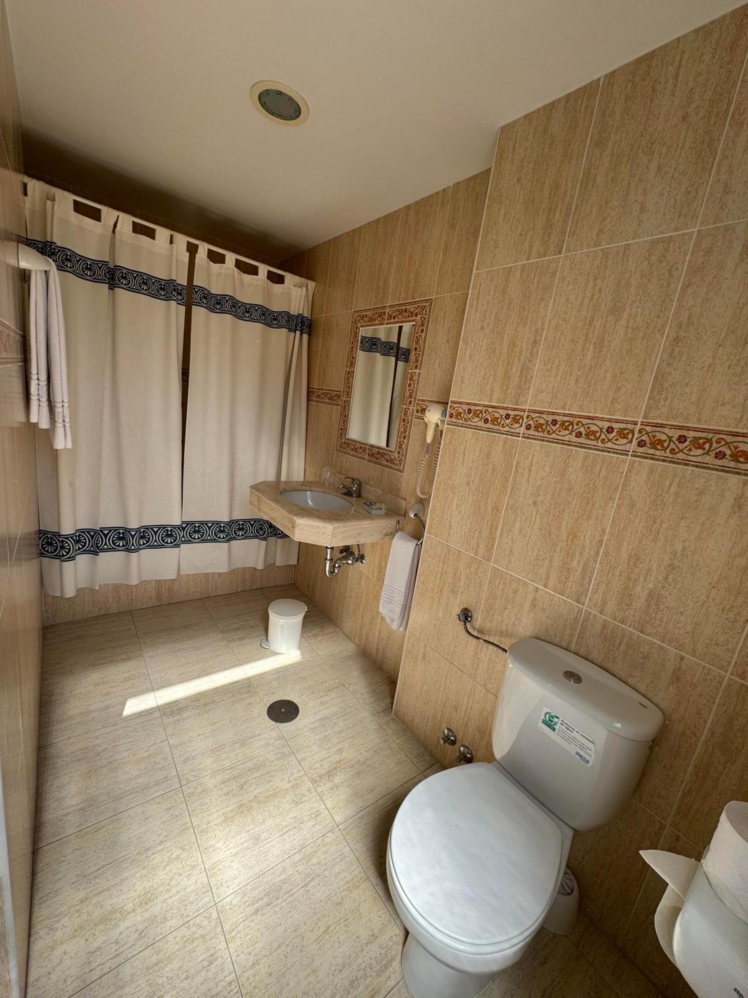 Hostal Joaquin Las Ventas con Pena Aguilera Luaran gambar