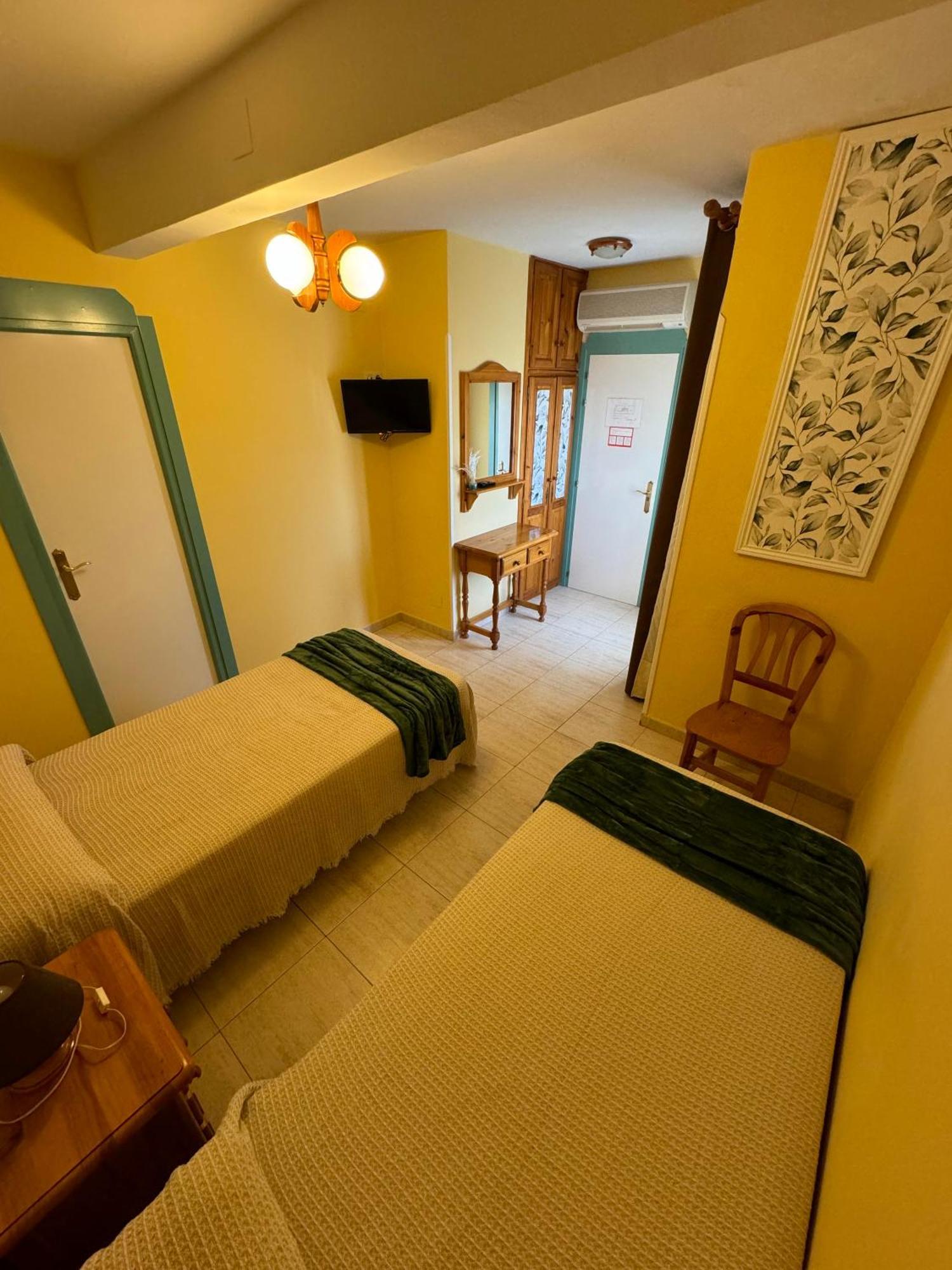 Hostal Joaquin Las Ventas con Pena Aguilera Luaran gambar