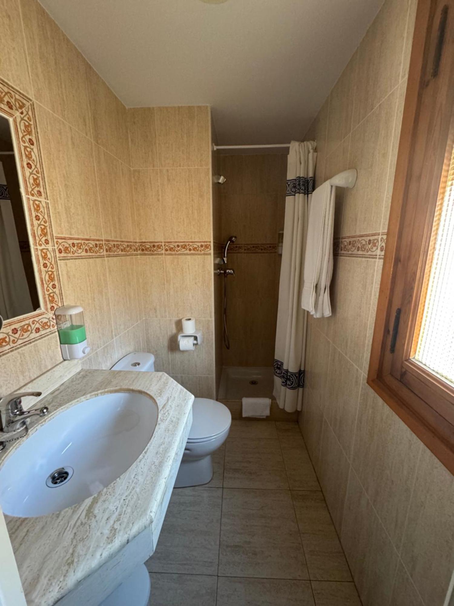 Hostal Joaquin Las Ventas con Pena Aguilera Luaran gambar